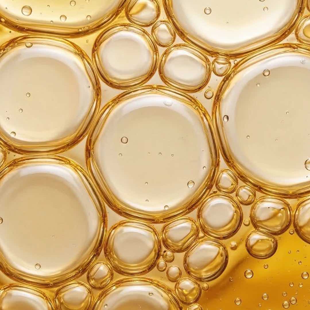 Skoncentrowany kwas DHA z czystego oleju z sardeli peruwiańskiej, kluczowy element suplementu Omega-3 Plantaherb wspierający pracę mózgu i koncentrację.